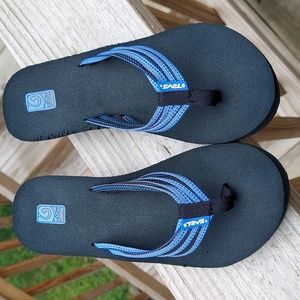 Tevu Ladies Blue hues strappy flip flop sandals Sz 9